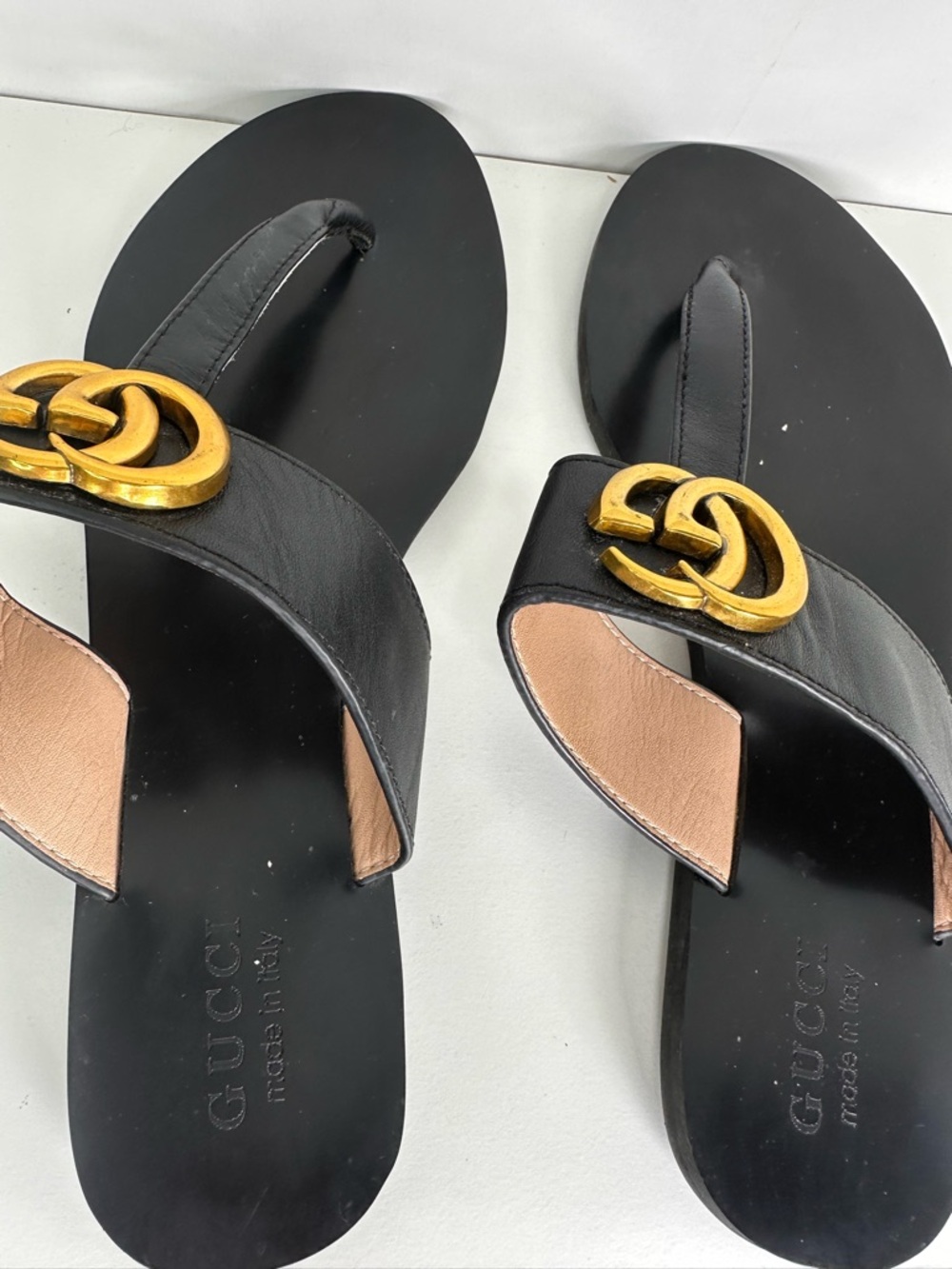 Gucci Black marmot Leather Thong Sandals with Gold Double G